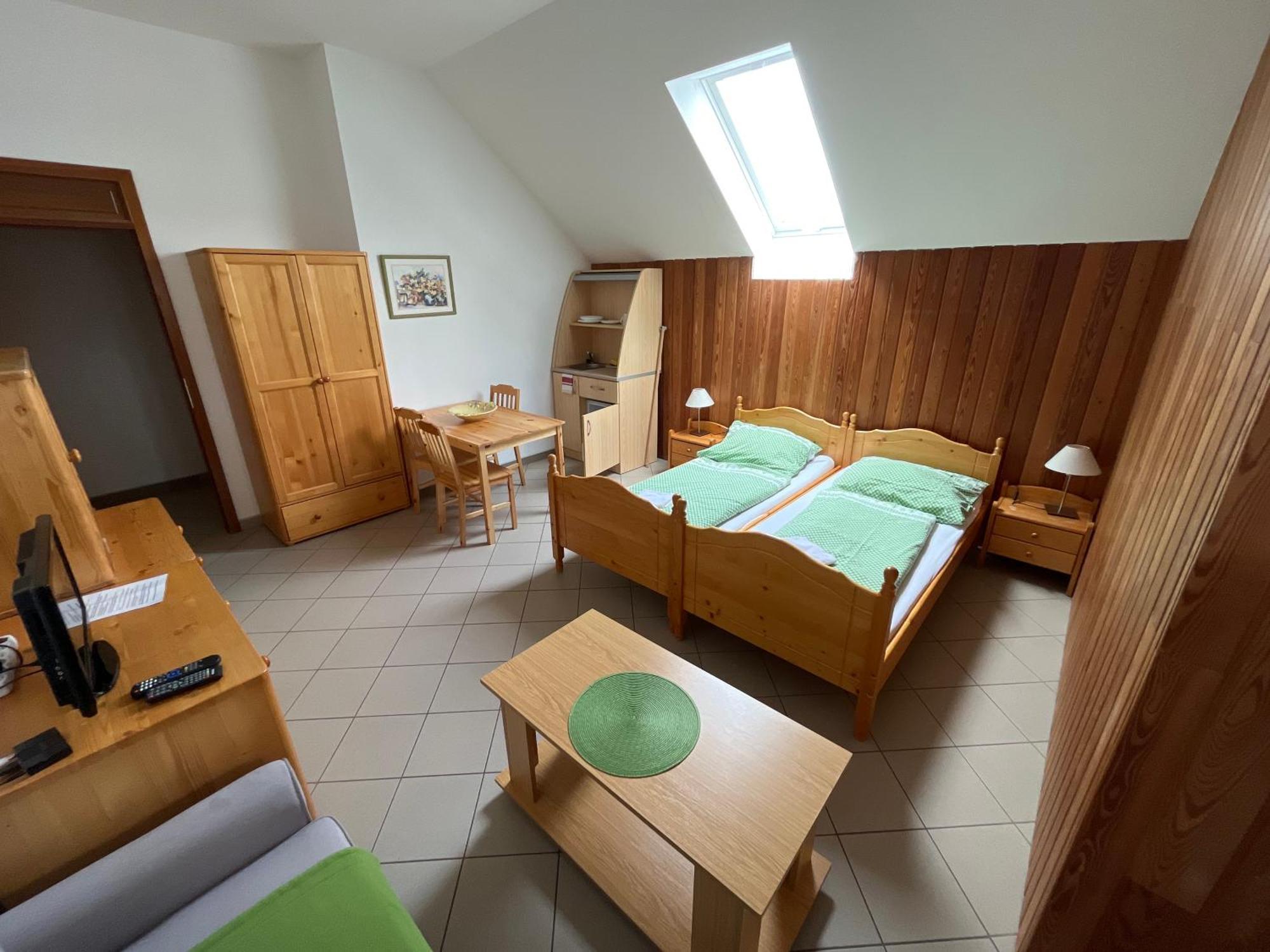 Hotel Sokoli Hnizdo Hlaska Esterno foto