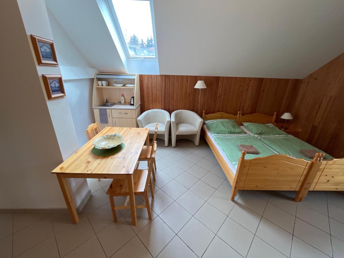 Hotel Sokoli Hnizdo Hlaska Esterno foto