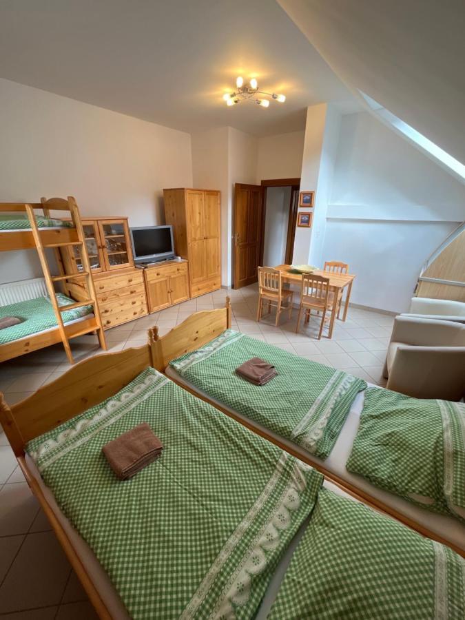 Hotel Sokoli Hnizdo Hlaska Esterno foto
