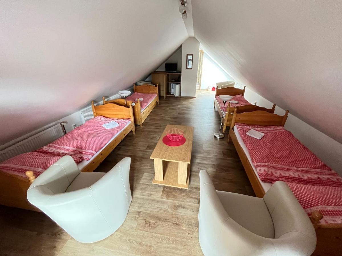 Hotel Sokoli Hnizdo Hlaska Esterno foto