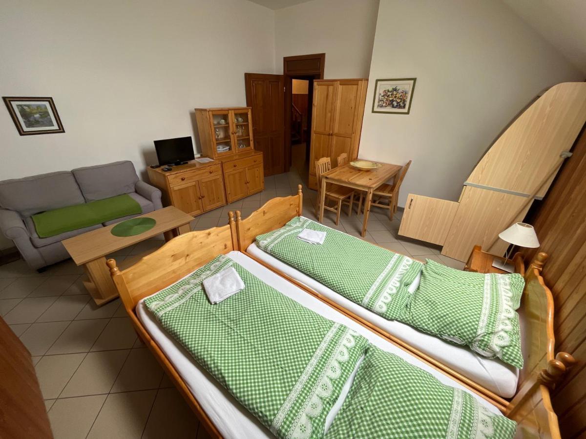 Hotel Sokoli Hnizdo Hlaska Esterno foto