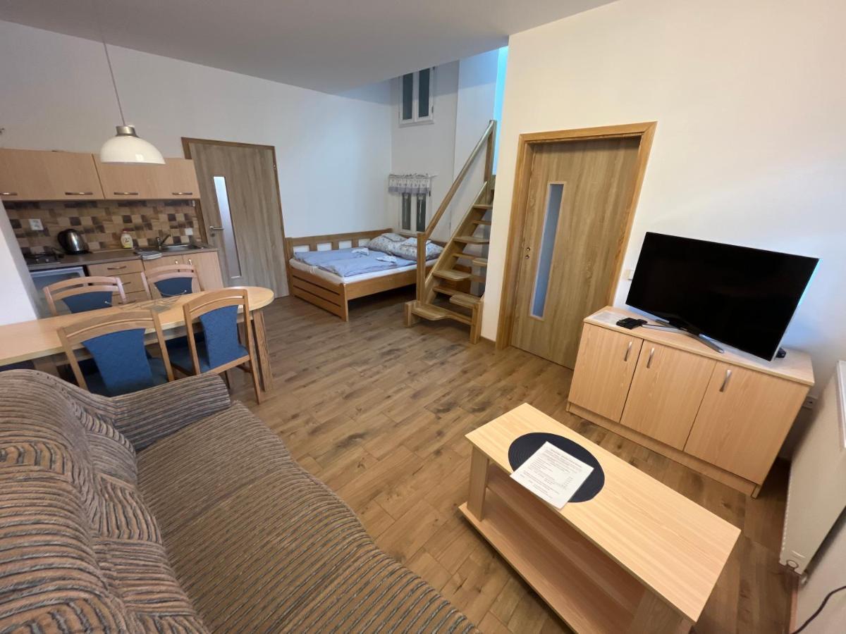 Hotel Sokoli Hnizdo Hlaska Esterno foto
